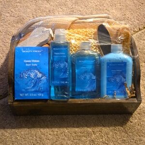 🎁  GREAT HOME SPA GIFT BASKET IN ORIG PACKAGING! Beauty Fresh Ocean Waters 🌊